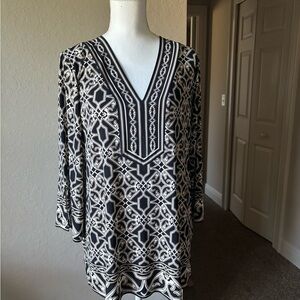 JM Collection Black and White Geometric Tunic Top. Pre-loved  Size L
